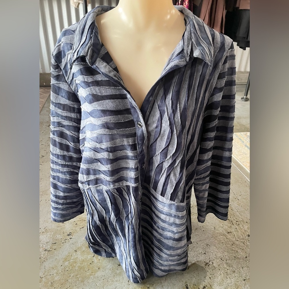 Striped Wave-Texture Button Front Blouse in Navy